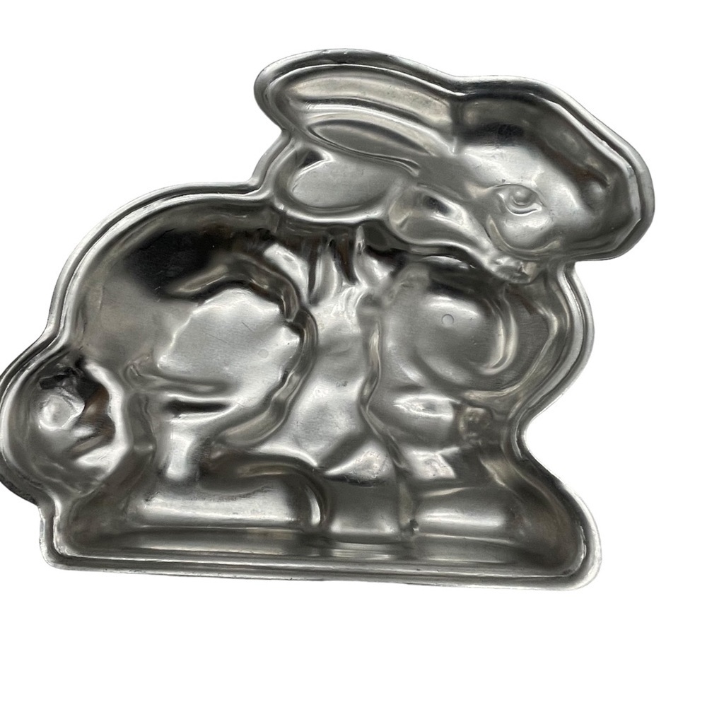 Nordic Ware 3D Aluminum Stand Up Rabbit Cake Pan Easter Bunny Vintage Inspired - Picture 9 of 12
